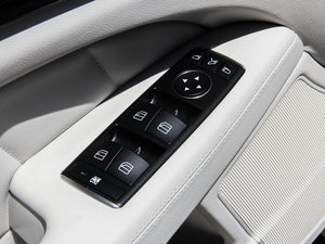 2015款CLS 400 4MATIC 主驾车窗控制区	