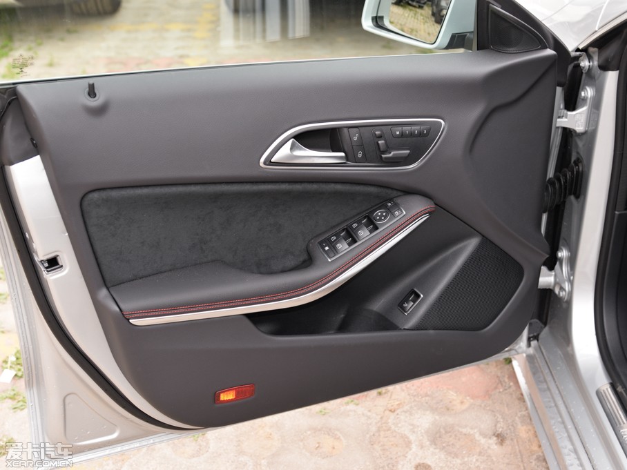 2015YCLA CLA 220 4MATIC