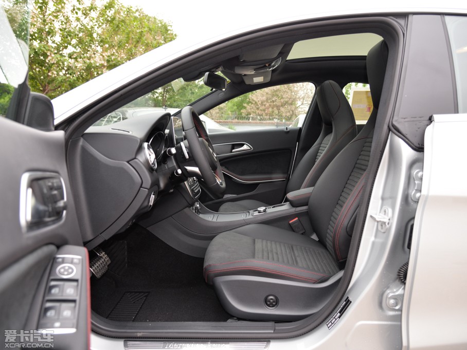 2015YCLA CLA 220 4MATIC