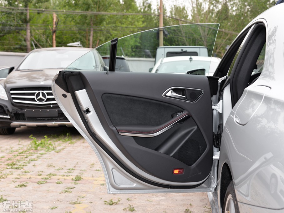 2015YCLA CLA 220 4MATIC