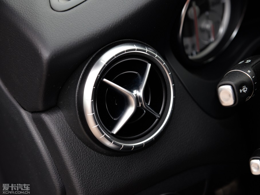 2015YCLA CLA 220 4MATIC