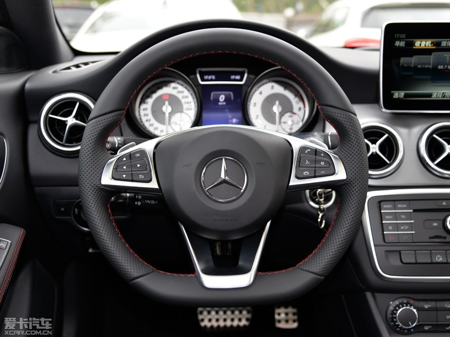 2015YCLA CLA 220 4MATIC