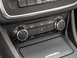 2015��CLA 200 �r���� �п؅^