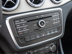 2015��CLA 200 �r���� �п؅^