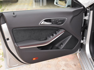 2015��CLA 220 4MATIC ���g����