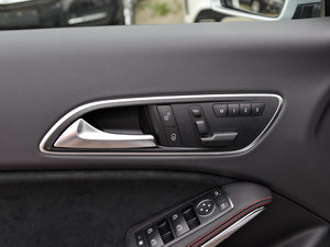 2015��CLA 220 4MATIC ���g����