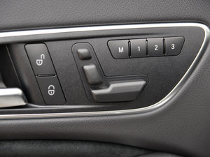 2015CLA 220 4MATIC {{