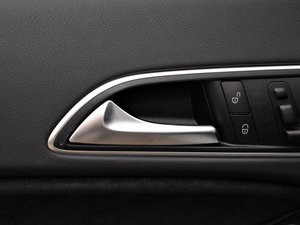 2015��CLA 220 4MATIC ���g����