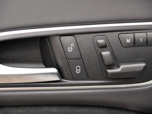 2015��CLA 220 4MATIC ���g����