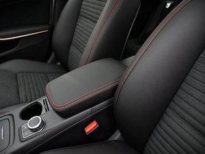 2015��CLA 220 4MATIC ���g����