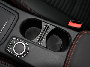 2015��CLA 220 4MATIC ���g����