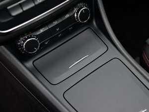 2015��CLA 220 4MATIC ���g����