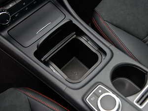 2015��CLA 220 4MATIC ���g����