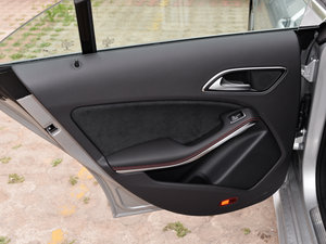 2015��CLA 220 4MATIC ���g����