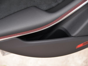 2015CLA 220 4MATIC ǰTg