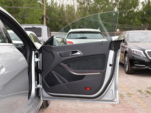 2015��CLA 220 4MATIC ���g����