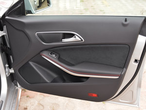 2015��CLA 220 4MATIC ���g����