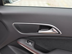 2015��CLA 220 4MATIC ���g����