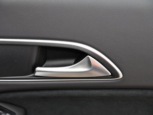 2015��CLA 220 4MATIC ���g����