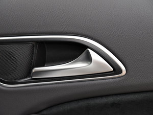 2015��CLA 220 4MATIC ���g����