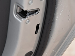 2015��CLA 220 4MATIC ���g����