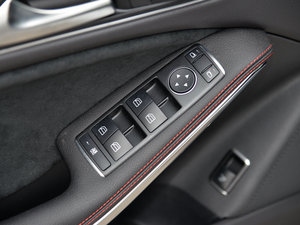 2015款CLA 220 4MATIC 主驾车窗控制区	