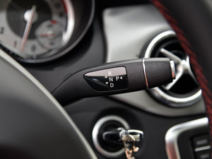 2015款CLA 220 4MATIC 换挡杆