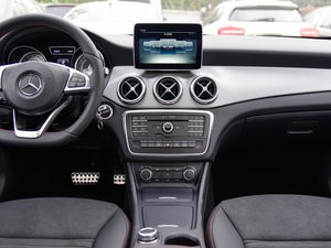 2015款CLA 220 4MATIC 中控台