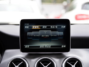 2015款CLA 220 4MATIC 中控台显示屏