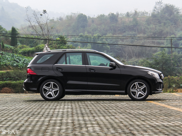 奔馳(進(jìn)口)2015款奔馳GLE級(jí)