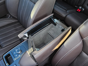2016款GLE 320 4MATIC 动感型 空间座椅