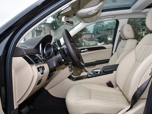 2016款GLE 400 4MATIC 前排空间