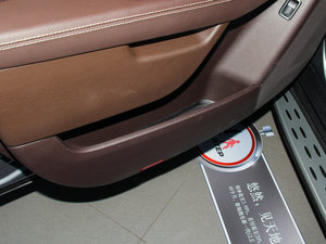 2016款GLE 320 4MATIC 豪华型 前门储物空间