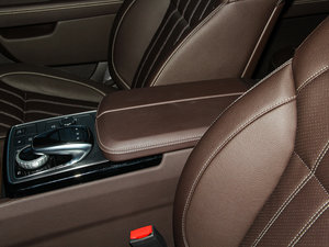2016款GLE 320 4MATIC 豪华型 中央扶手箱