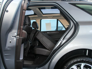 2016款GLE 320 4MATIC 豪华型 后排座椅放倒