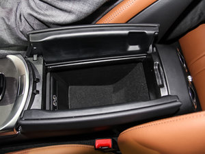 2016款GLC 250d 4MATIC 空间座椅