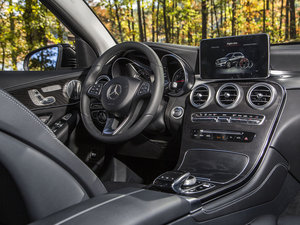 2016款GLC 300 4MATIC  中控区