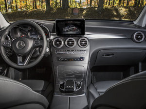 2016款GLC 300 4MATIC  中控区