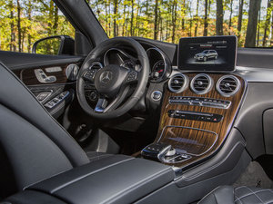 2016款GLC 300 4MATIC  中控区