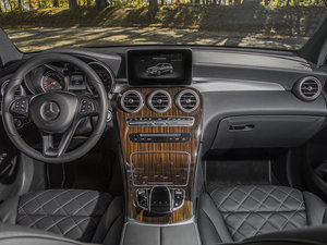 2016款GLC 300 4MATIC  中控区