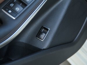 2016��CLA 260 4MATIC ���g����