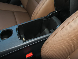 2016��CLA 260 4MATIC ���g����