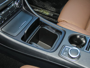 2016��CLA 260 4MATIC ���g����