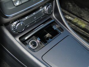 2016��CLA 260 4MATIC ���g����