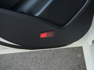 2016��CLA 260 4MATIC ���g����