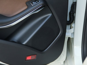 2016��CLA 260 4MATIC ���g����