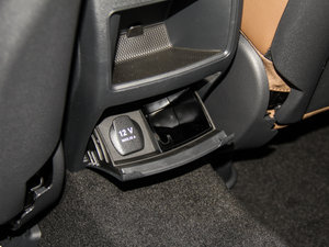 2016��CLA 260 4MATIC ���g����