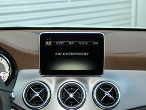 2016款CLA 260 4MATIC 中控台显示屏