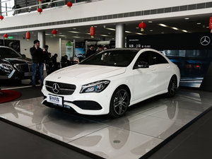 2017款CLA 220 4MATIC 左前45度