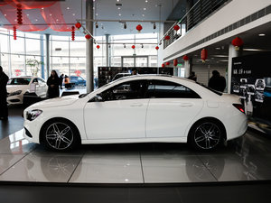 2017款CLA 220 4MATIC 正侧（左）